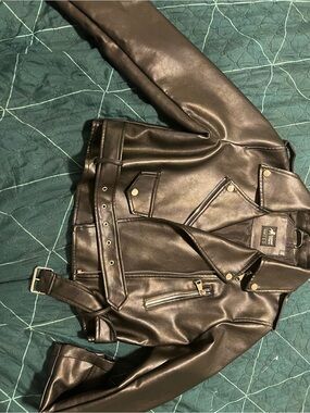 Cuidado con el Perro Faux Leather Moto Biker Jacket - Black (Size M)